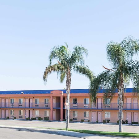 Howard Johnson By Wyndham Bakersfield Exterior foto