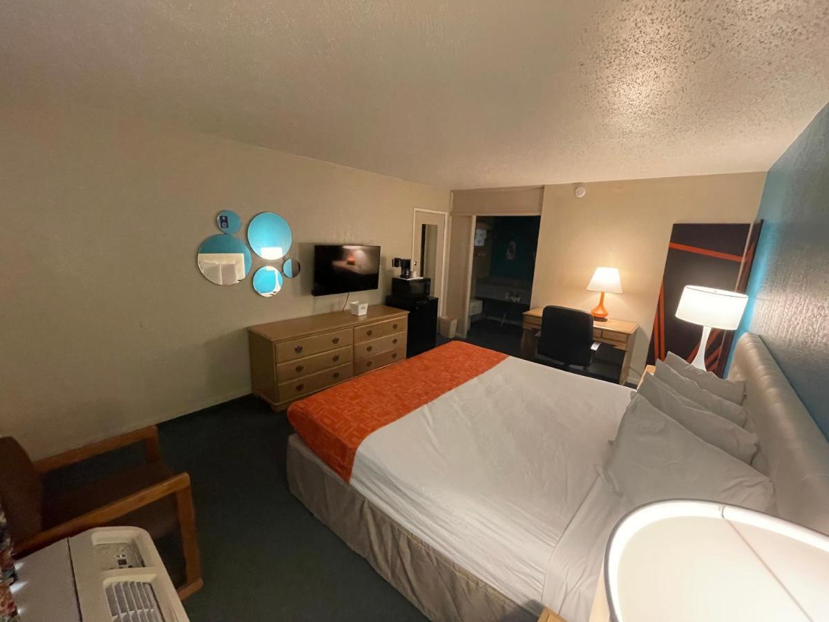 Howard Johnson By Wyndham Bakersfield Exterior foto