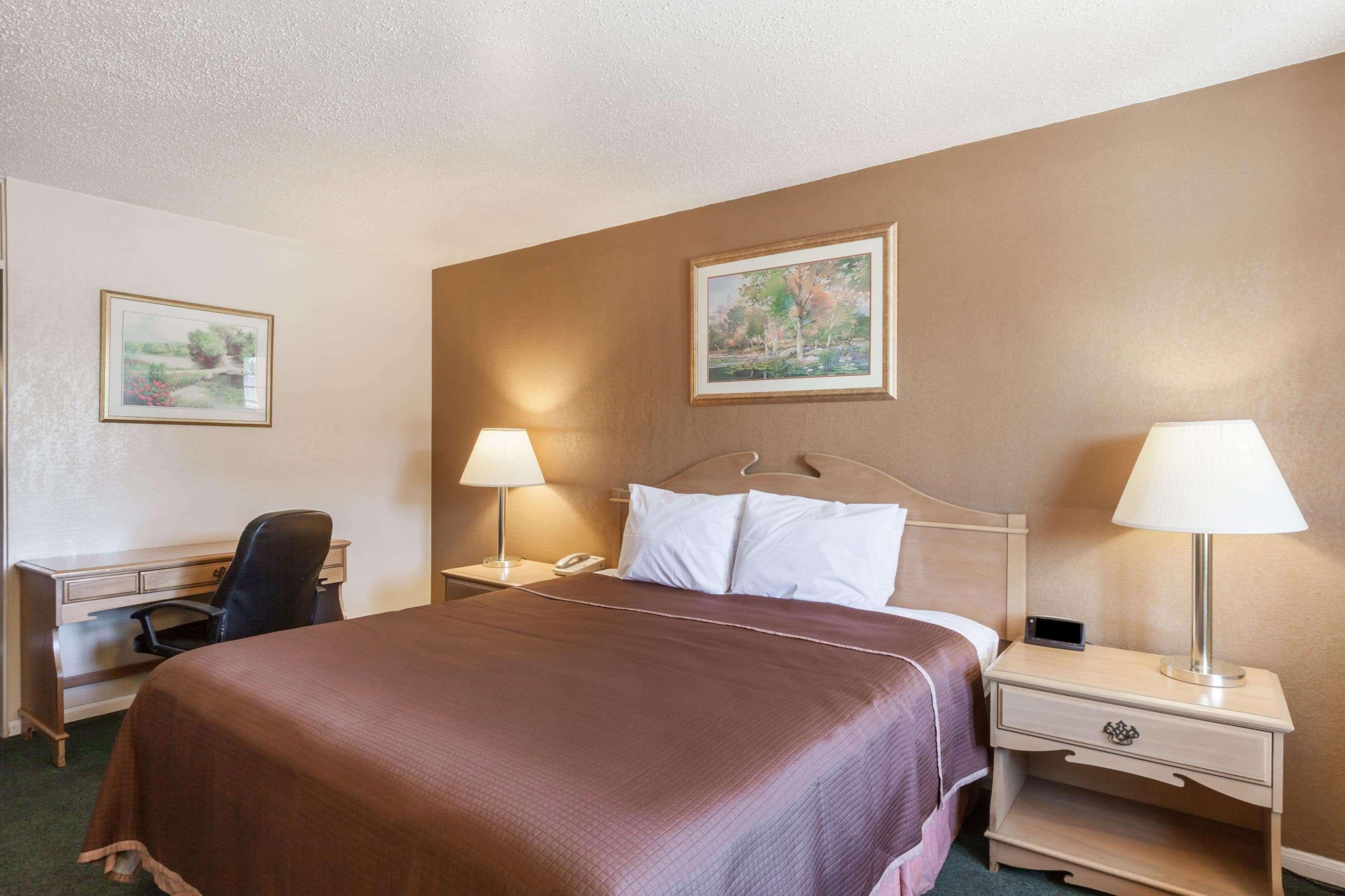 Howard Johnson By Wyndham Bakersfield Exterior foto