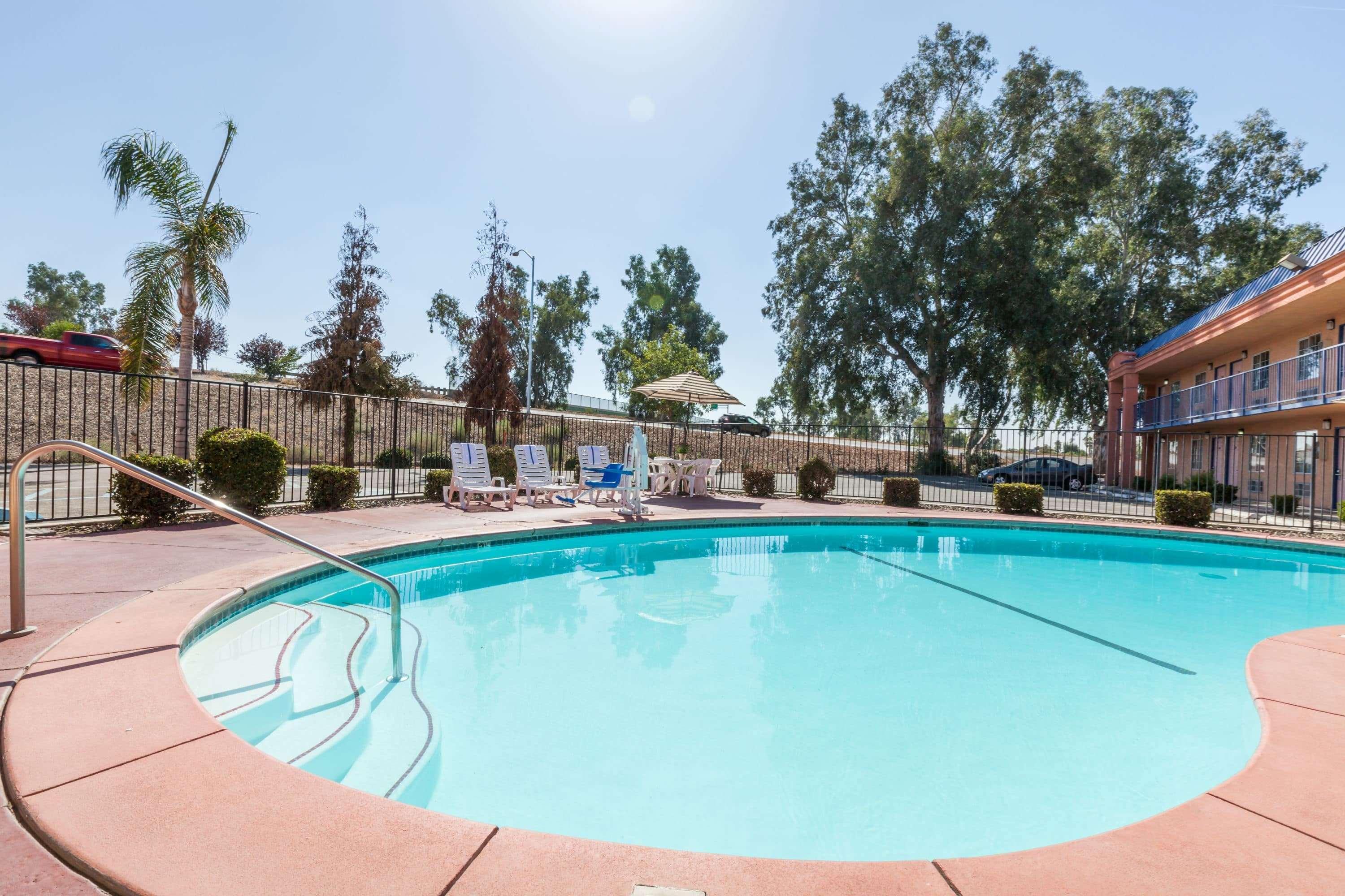 Howard Johnson By Wyndham Bakersfield Exterior foto